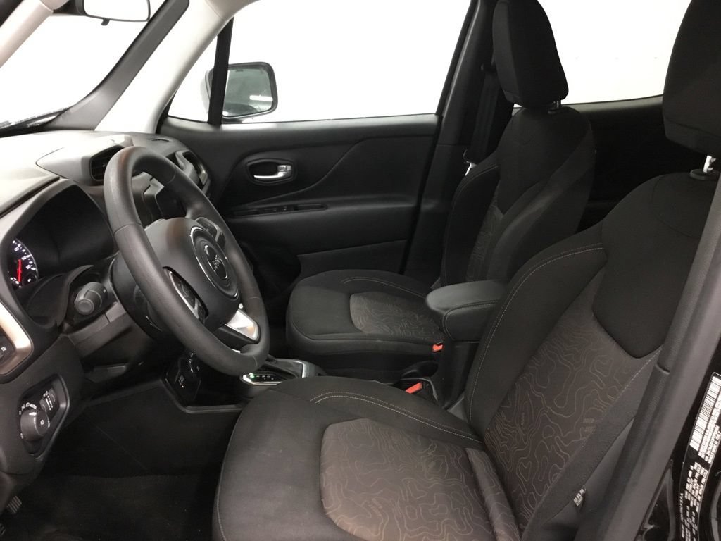 Used 2023 Jeep Renegade Latitude AWD/4WD image 10