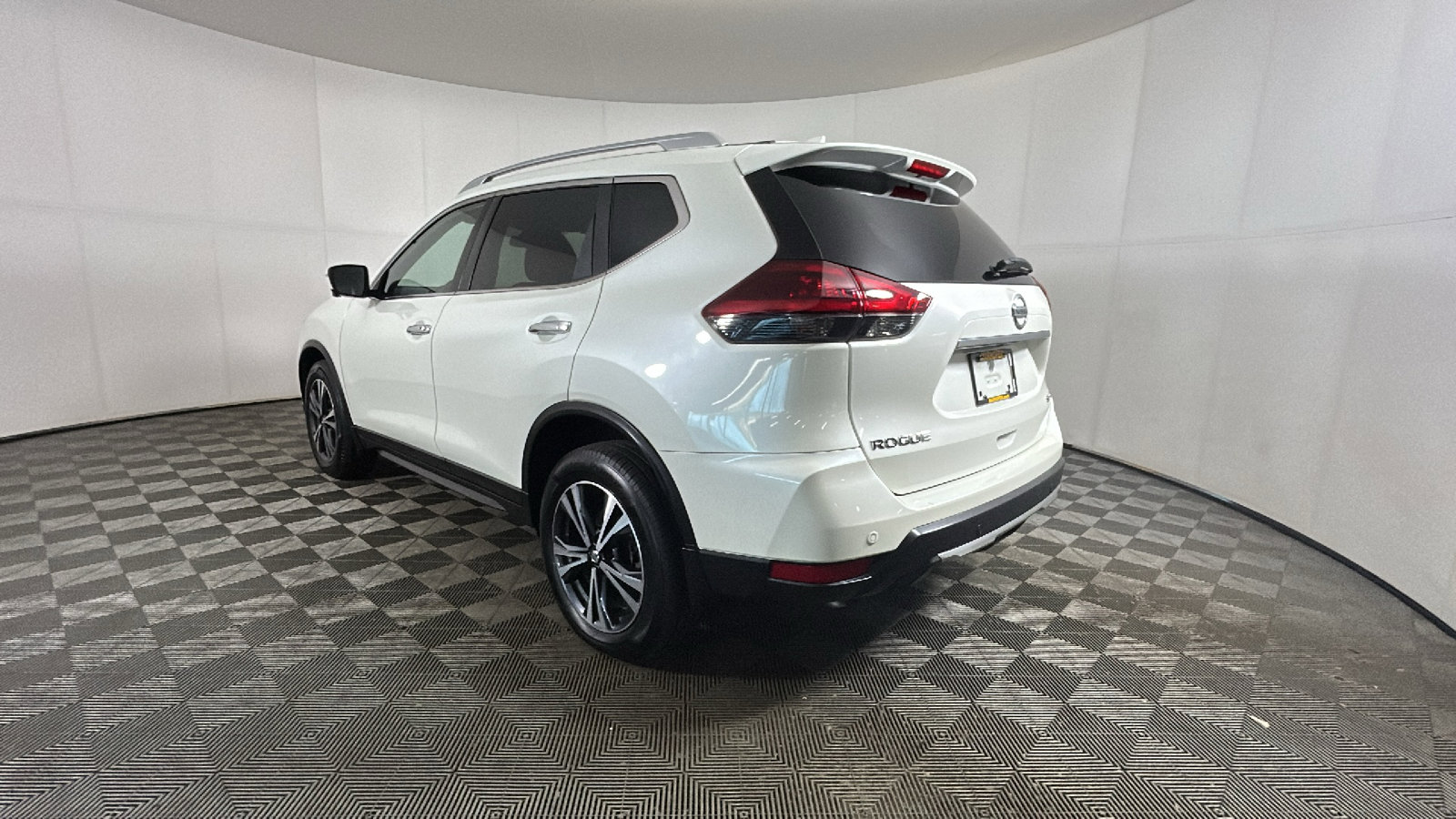 Used 2020 Nissan Rogue SV AWD/4WD image 5