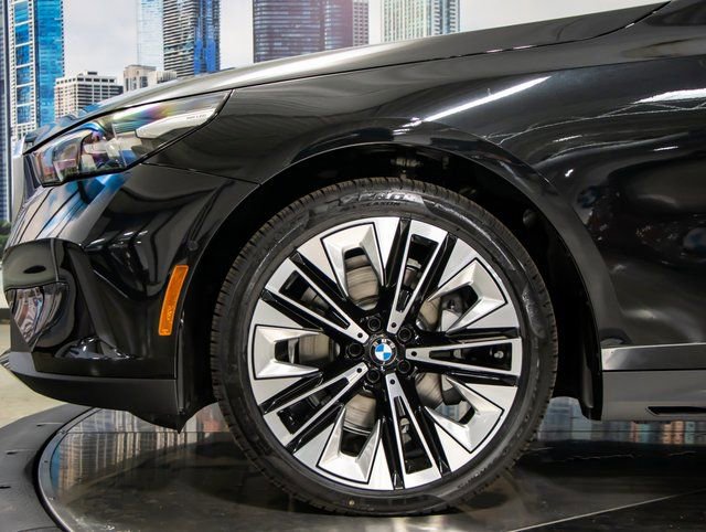 Used 2026 BMW 530i xDrive w/ Premium Package image 7