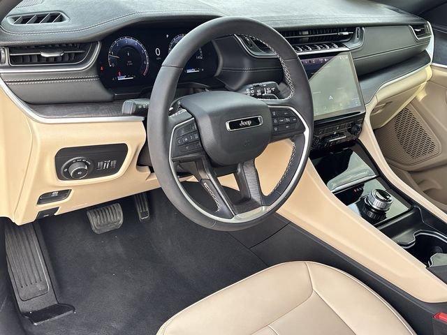 Used 2025 Jeep Grand Cherokee Limited RWD image 21