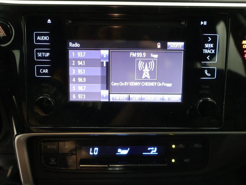 Used 2018 Toyota Corolla LE FWD image 26