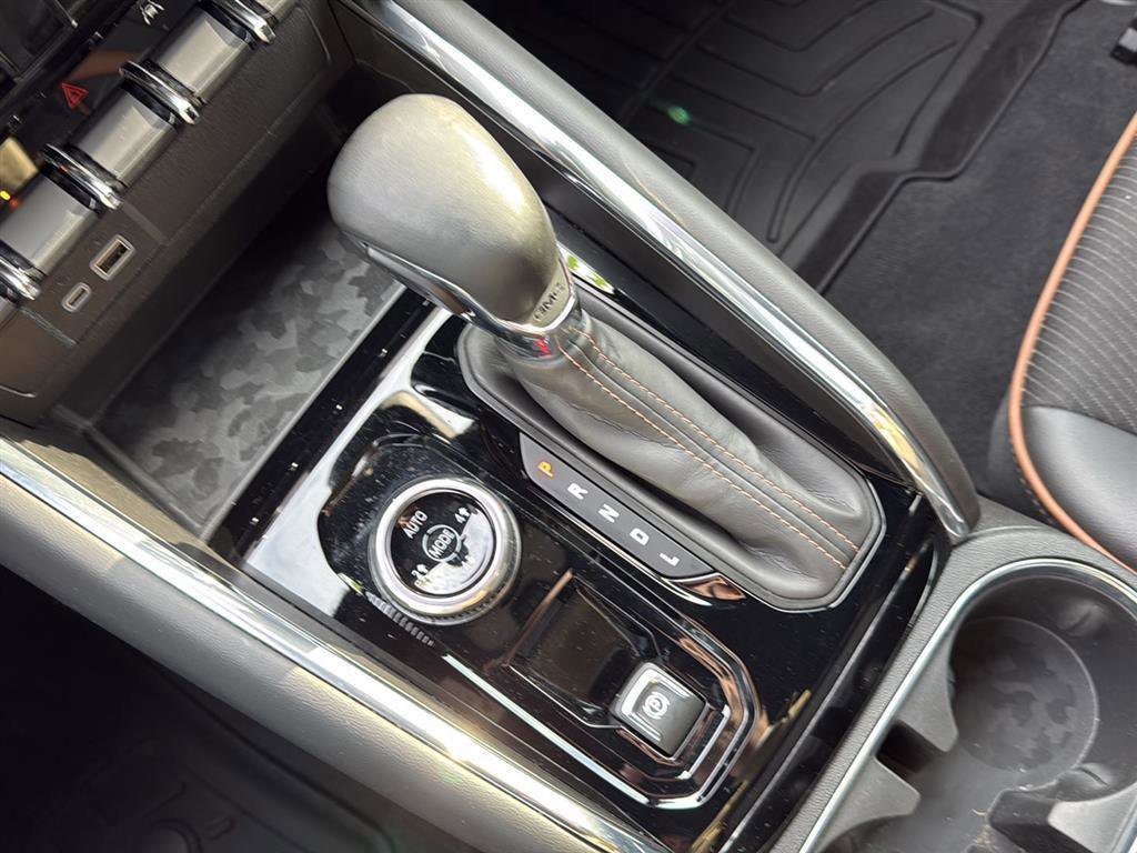 Used 2024 GMC Canyon AT4 w/ Canyon Safety Plus Package image 28