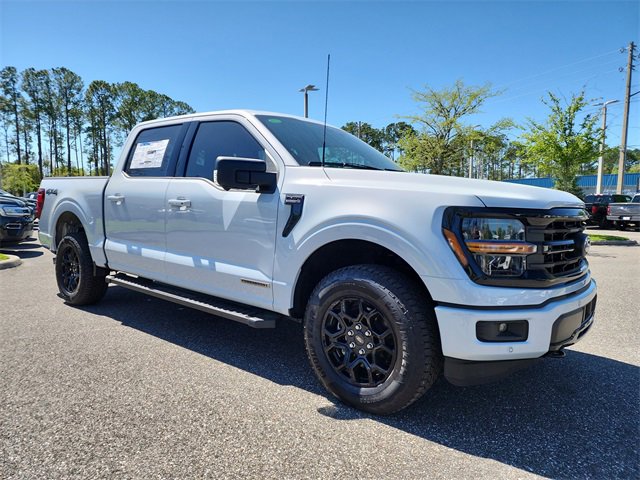 New 2025 Ford F150 XLT w/ Equipment Group 302A MID