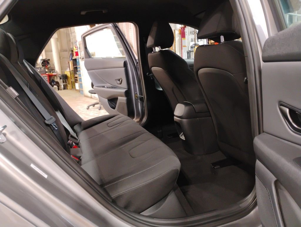 Used 2025 Hyundai Elantra Sport image 15