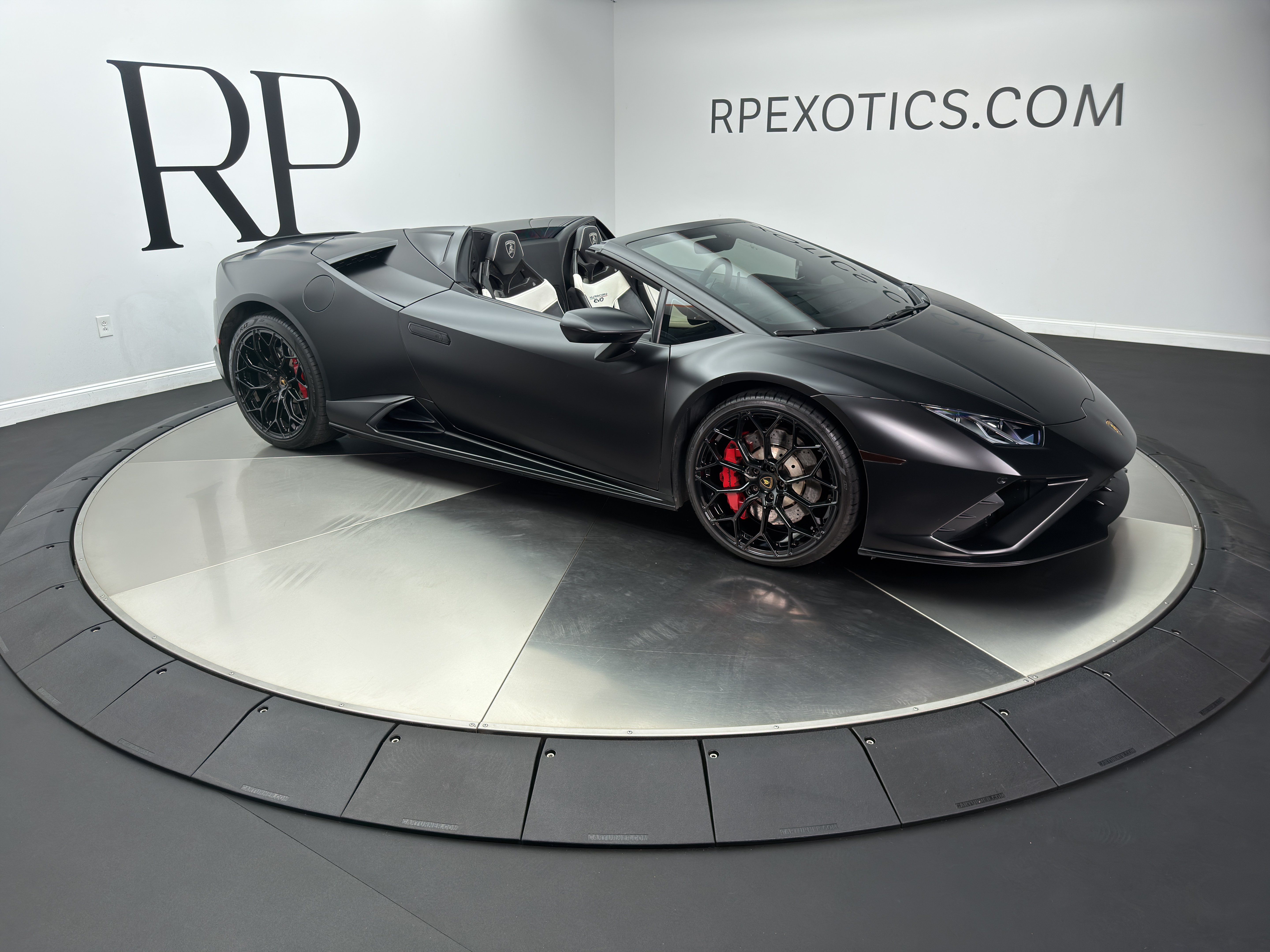 Used 2021 Lamborghini Huracan EVO RWD image 10