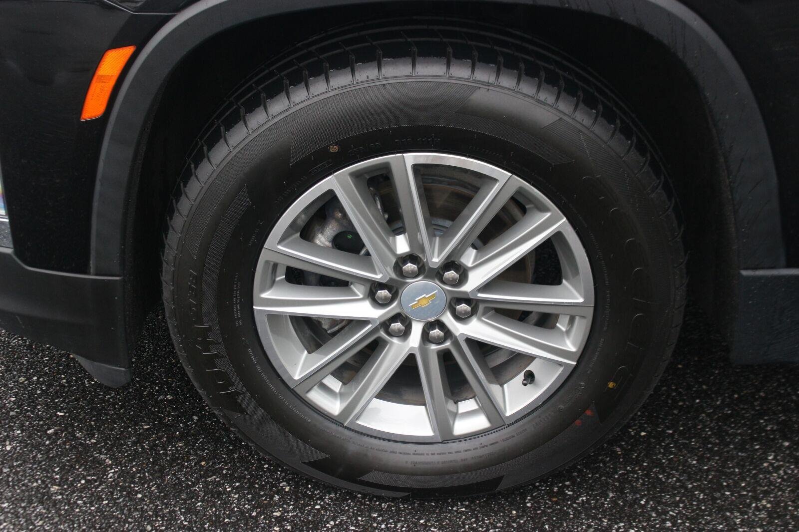Used 2023 Chevrolet Traverse LT w/ LPO, Cargo Package AWD/4WD image 40