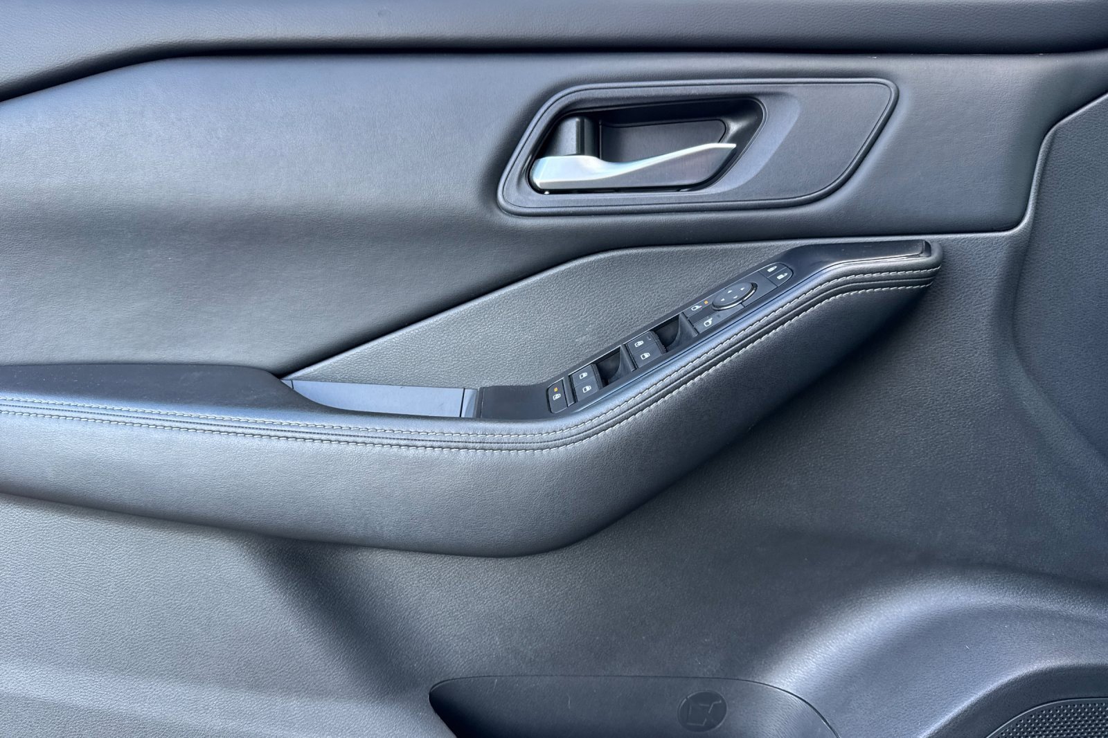 Certified 2024 Nissan Rogue SV image 11