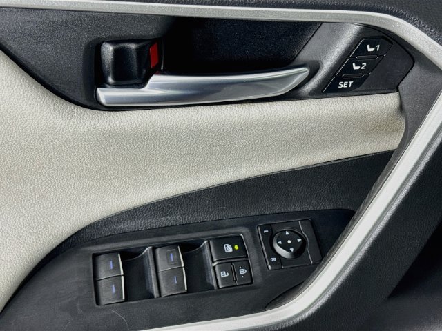 Used 2022 Toyota RAV4 Limited FWD image 21