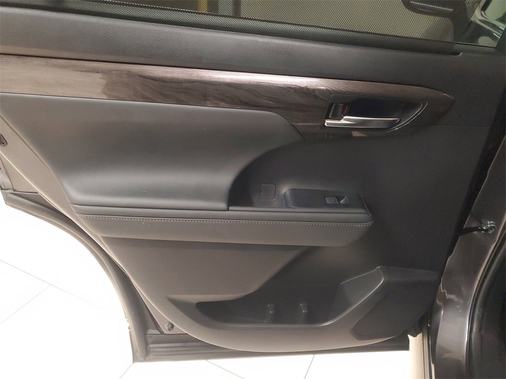 Used 2023 Toyota Highlander Limited image 15