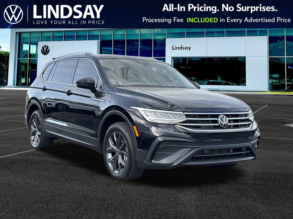 Used 2023 Volkswagen Tiguan SE w/ Panoramic Sunroof Package