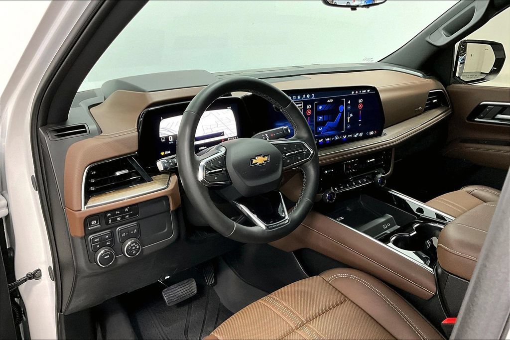 Used 2025 Chevrolet Tahoe High Country AWD/4WD image 16