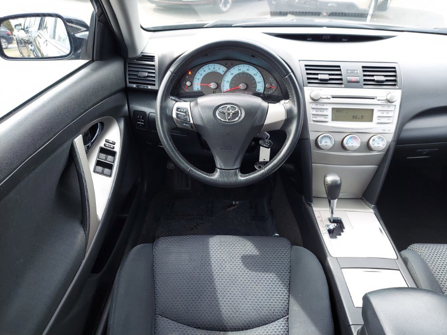 Used 2010 Toyota Camry SE FWD image 10
