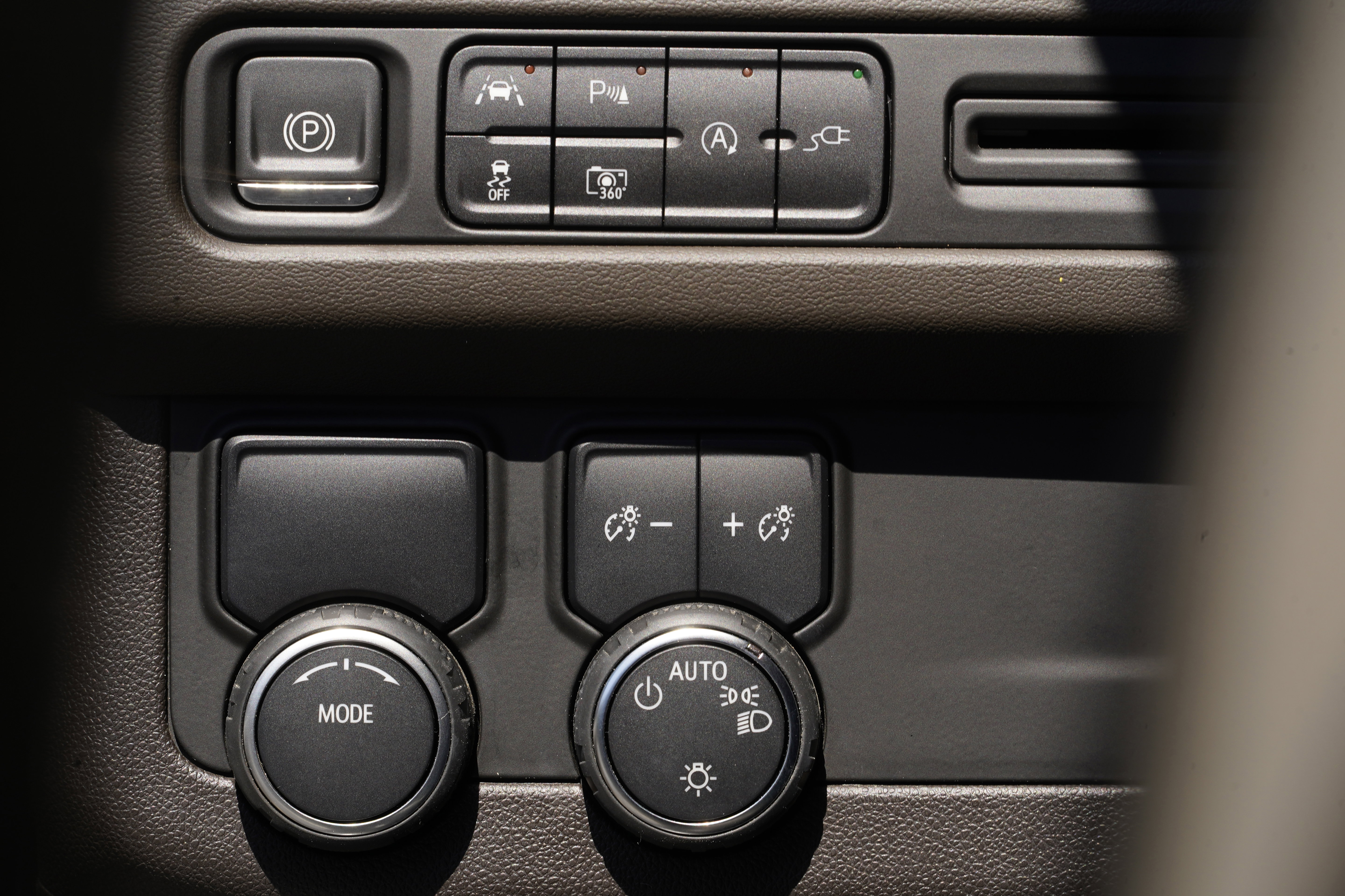 Used 2022 Chevrolet Tahoe LT w/ Luxury Package image 19