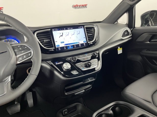 New 2026 Chrysler Voyager LX image 17