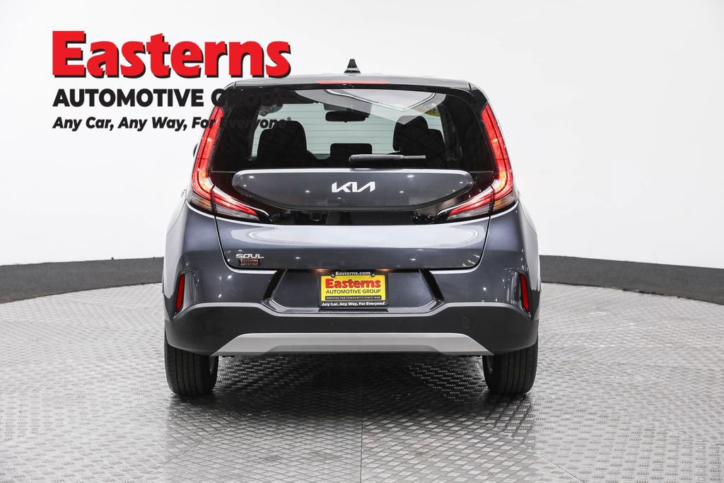 Used 2023 Kia Soul LX w/ LX Technology Package image 6