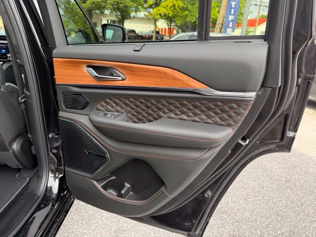 New 2027 Jeep Grand Cherokee Summit w/ Adv Protech Group IV AWD/4WD image 24