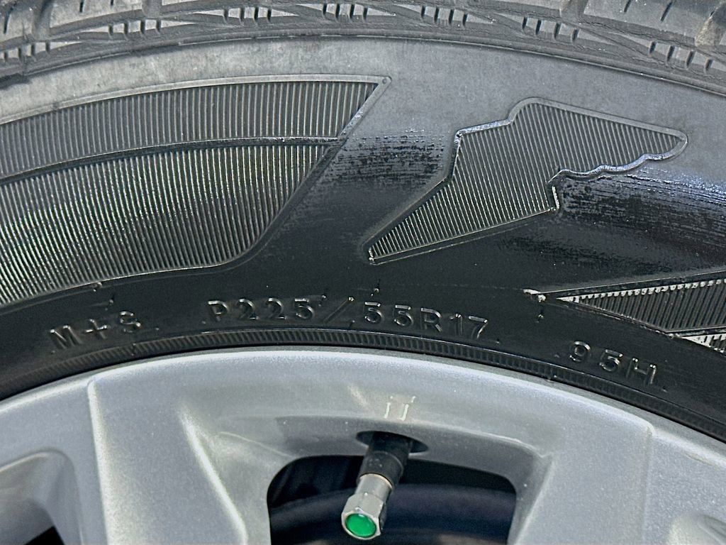 Used 2025 Chevrolet Malibu LT image 32