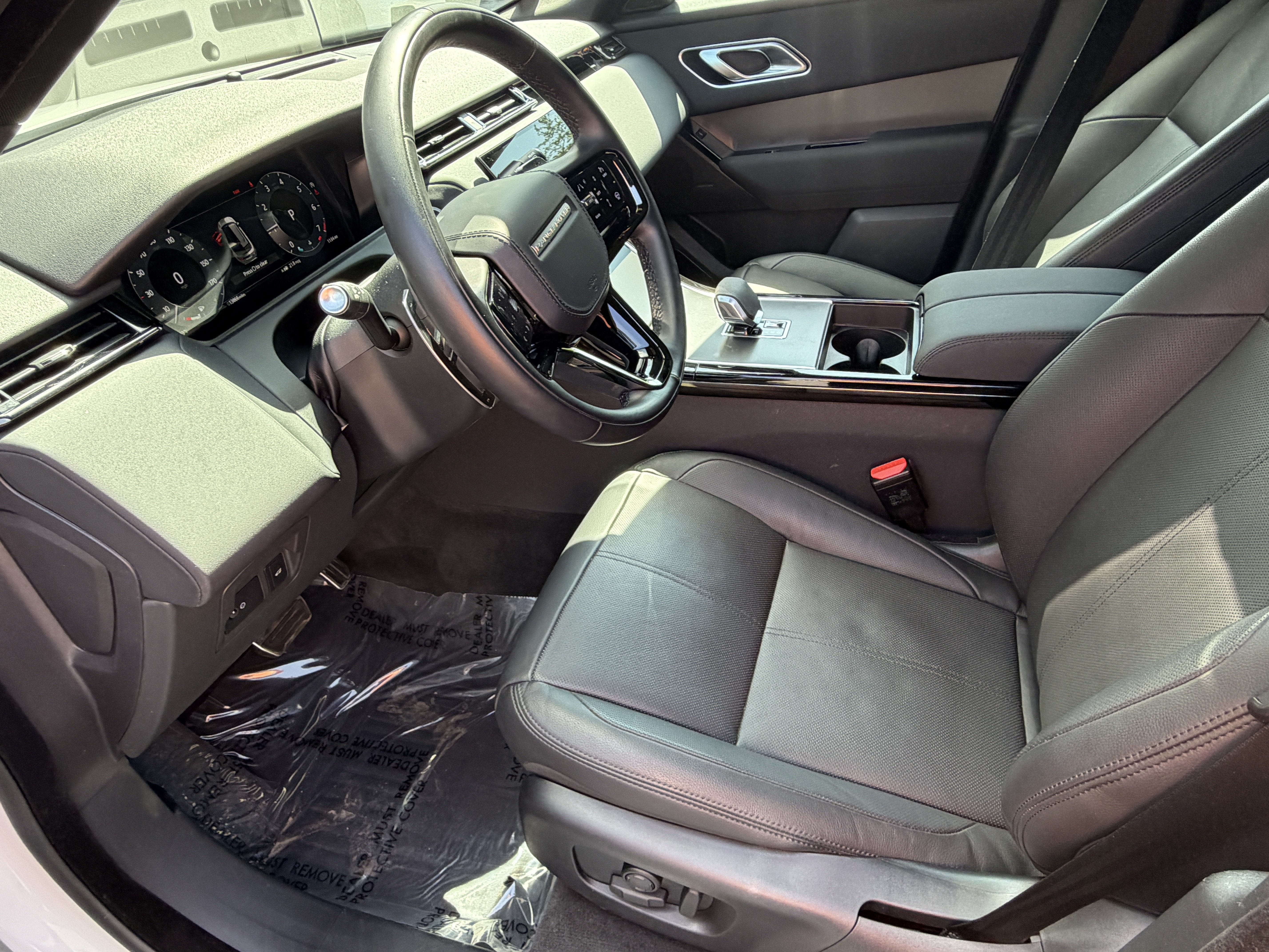 Used 2025 Land Rover Range Rover Velar Dynamic SE AWD/4WD image 4
