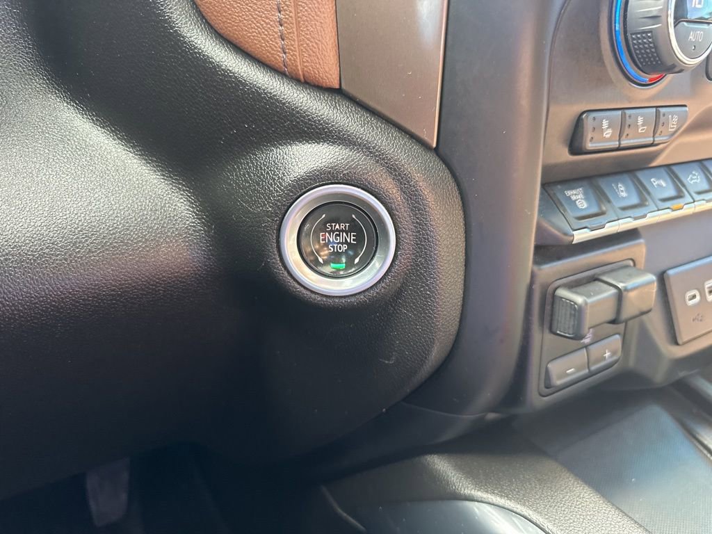 Used 2022 Chevrolet Silverado 2500 High Country w/ Z71 Off-Road Package image 9