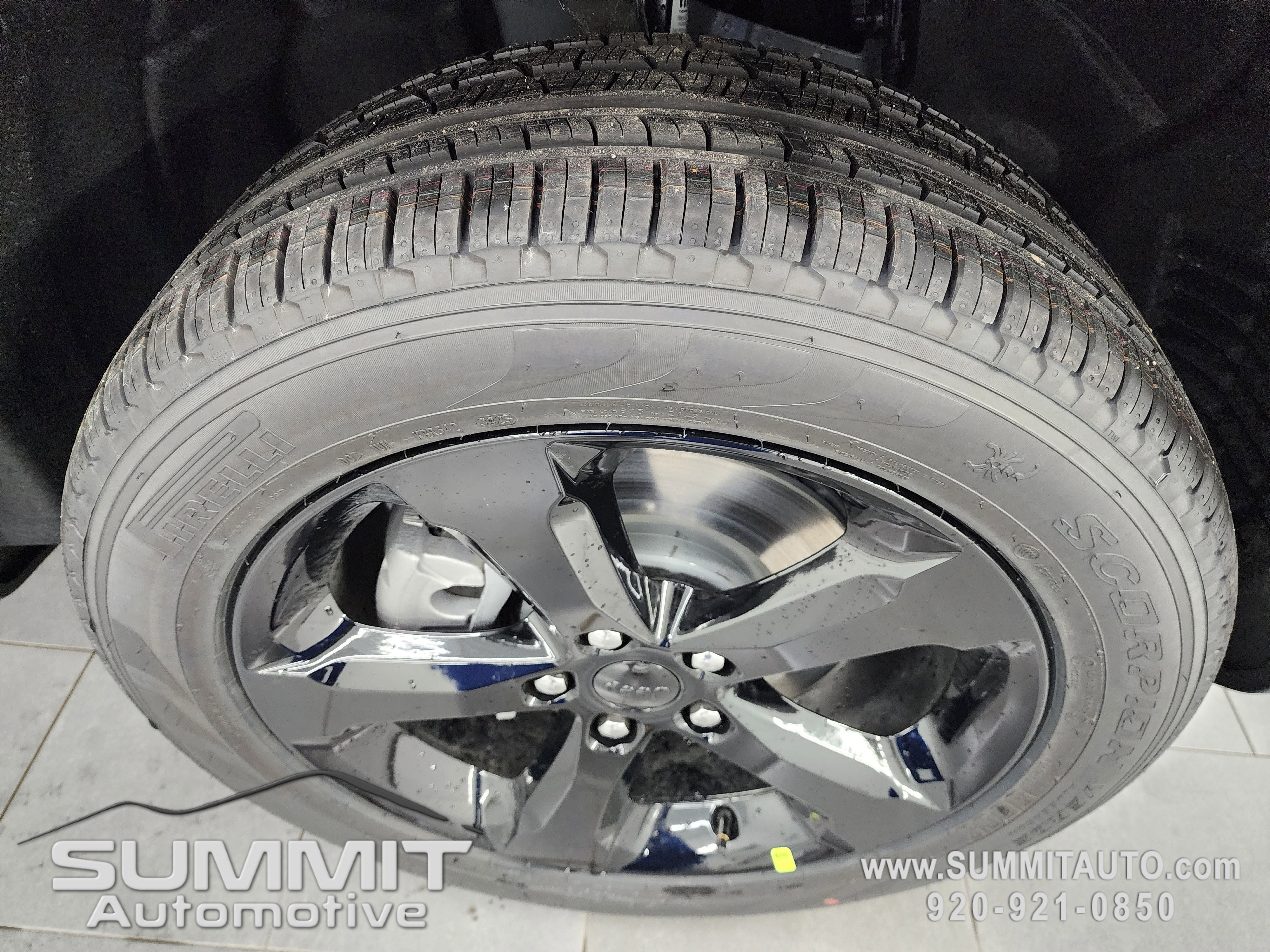 New 2025 Jeep Grand Cherokee L Limited w/ Black Appearance Package image 3