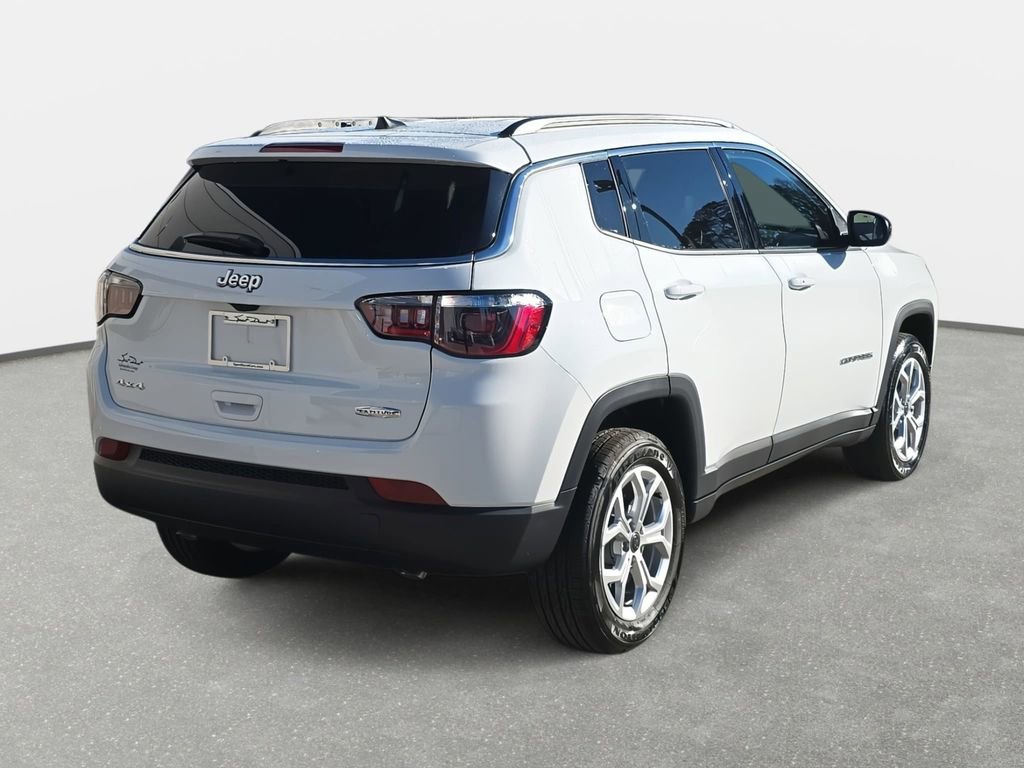 New 2026 Jeep Compass Latitude image 5
