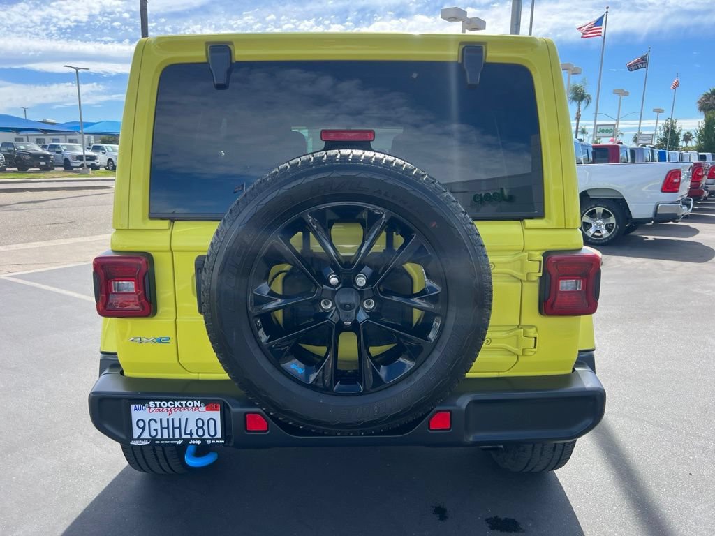 Used 2023 Jeep Wrangler Unlimited Sahara AWD/4WD image 17
