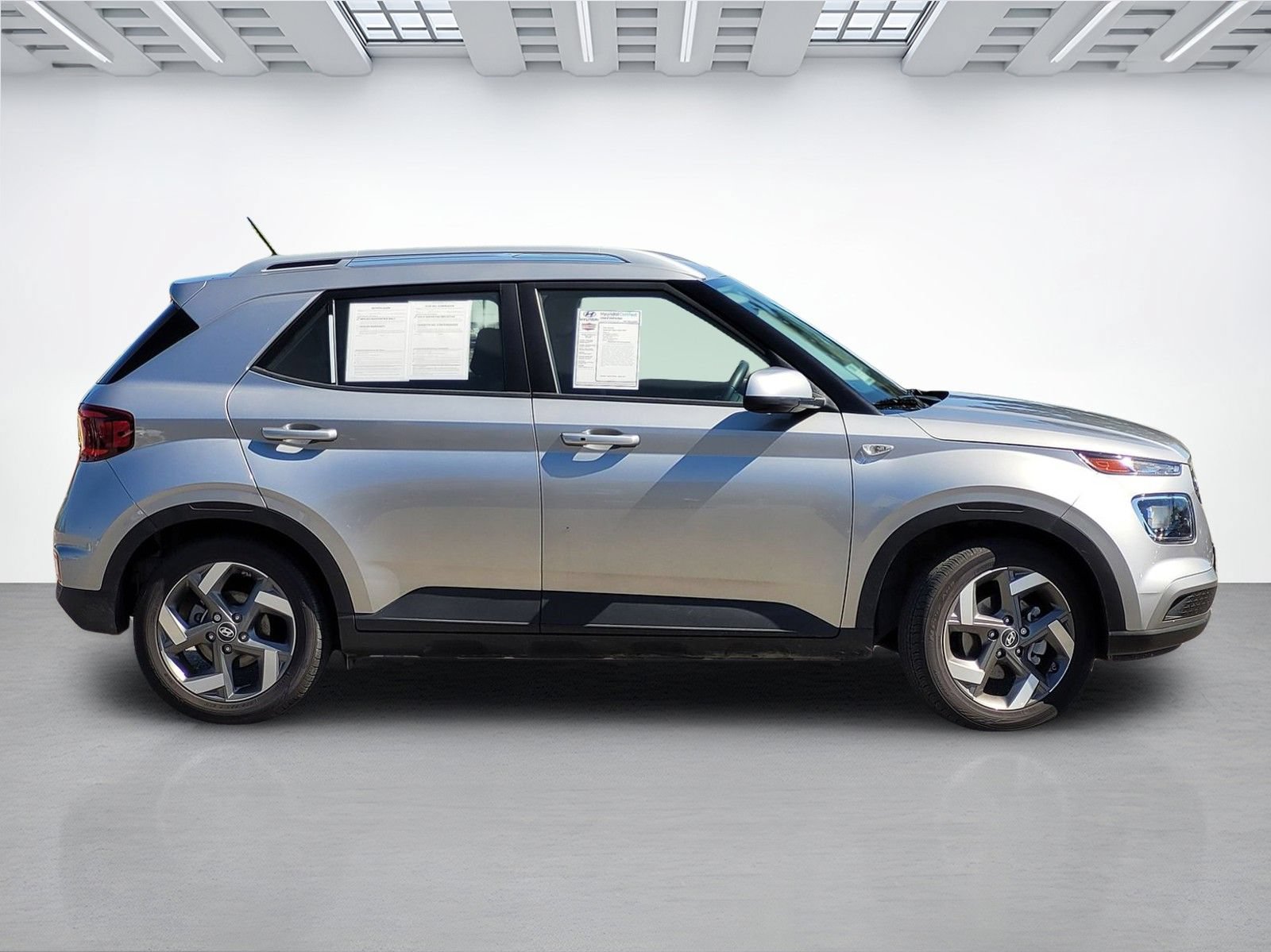 Certified 2025 Hyundai Venue SEL FWD image 3