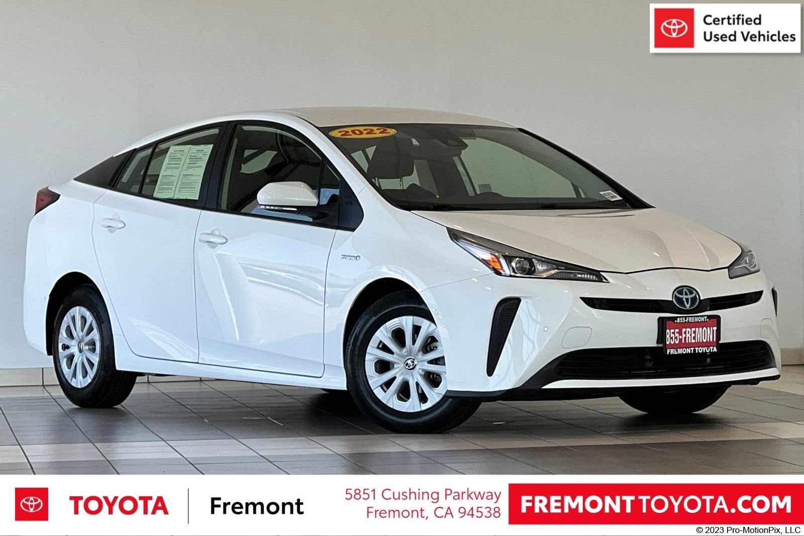Certified 2022 Toyota Prius LE FWD image 1