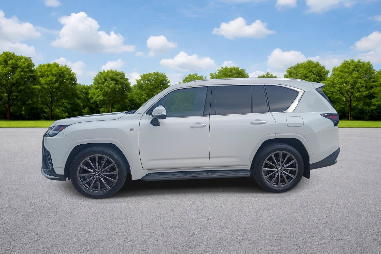 Used 2023 Lexus LX 600 F Sport w/ Accessory Package (Z1) AWD/4WD image 4