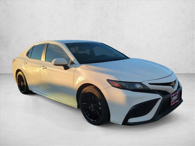 Used 2021 Toyota Camry SE image 3