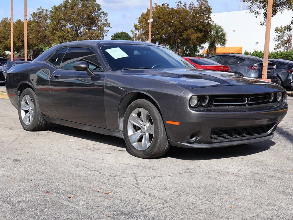 Used 2019 Dodge Challenger SXT RWD image 40