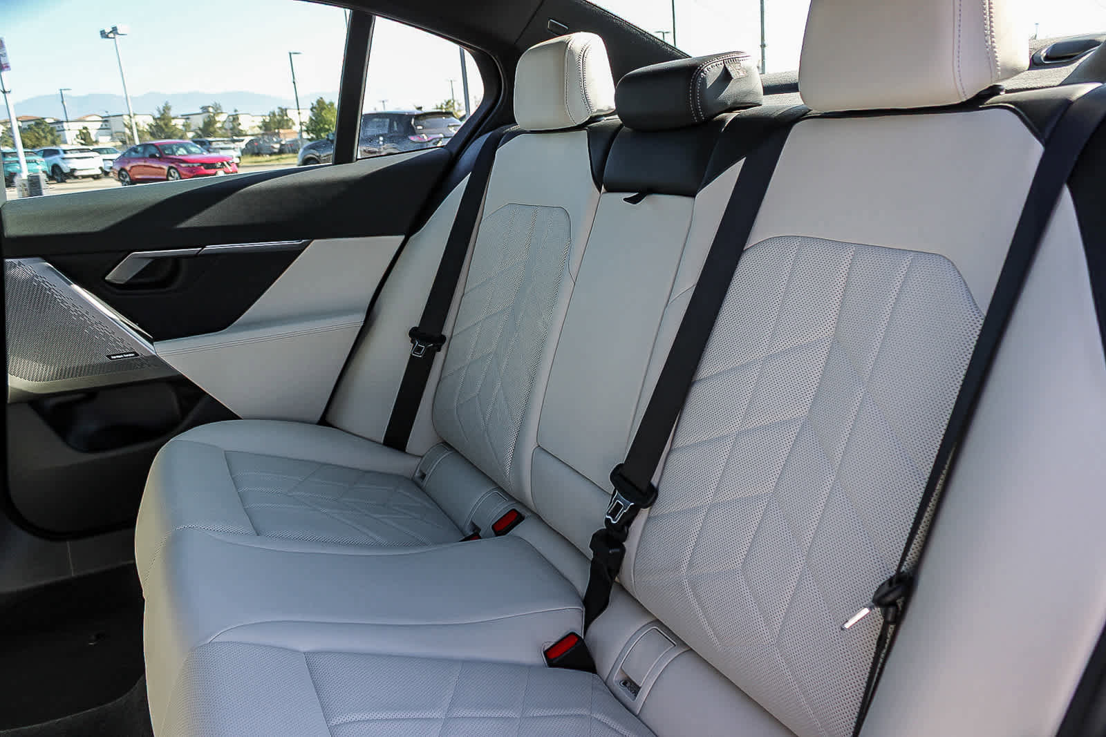 Used 2025 BMW i5 xDrive40 w/ Premium Package AWD/4WD image 15