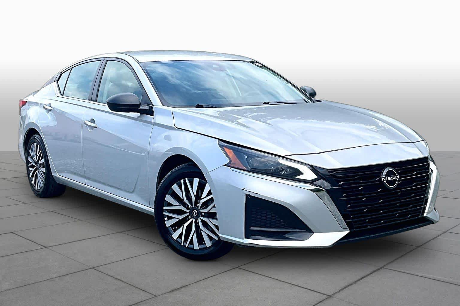 Used 2024 Nissan Altima 2.5 SV FWD image 3
