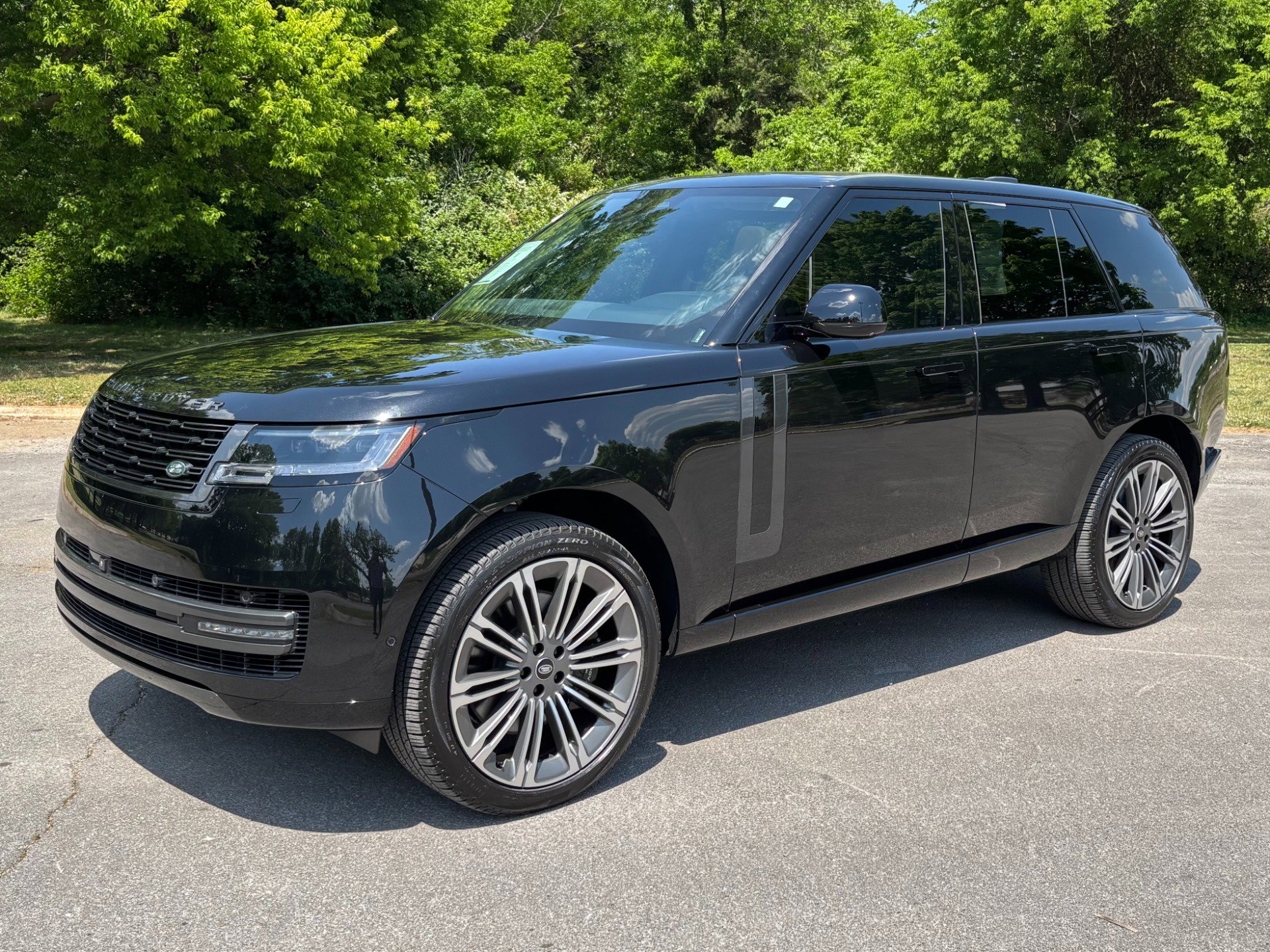Used 2024 Land Rover Range Rover SE AWD/4WD image 2