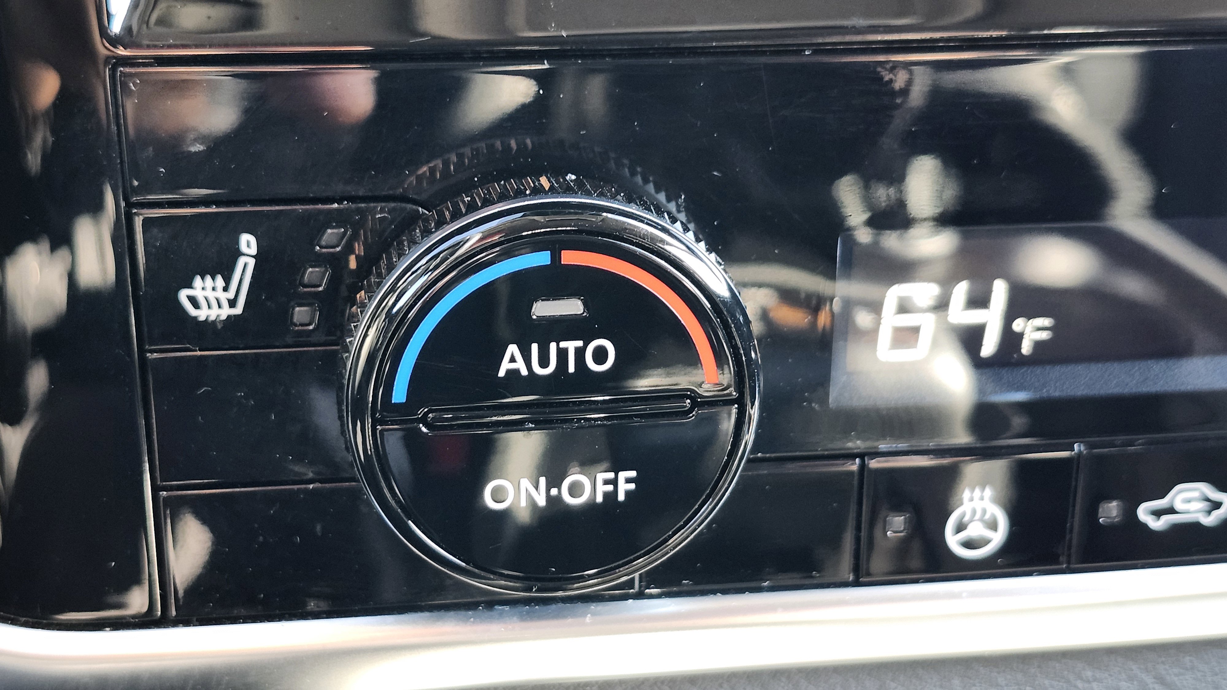 Used 2023 Nissan Rogue SV w/ SV Premium Package image 28