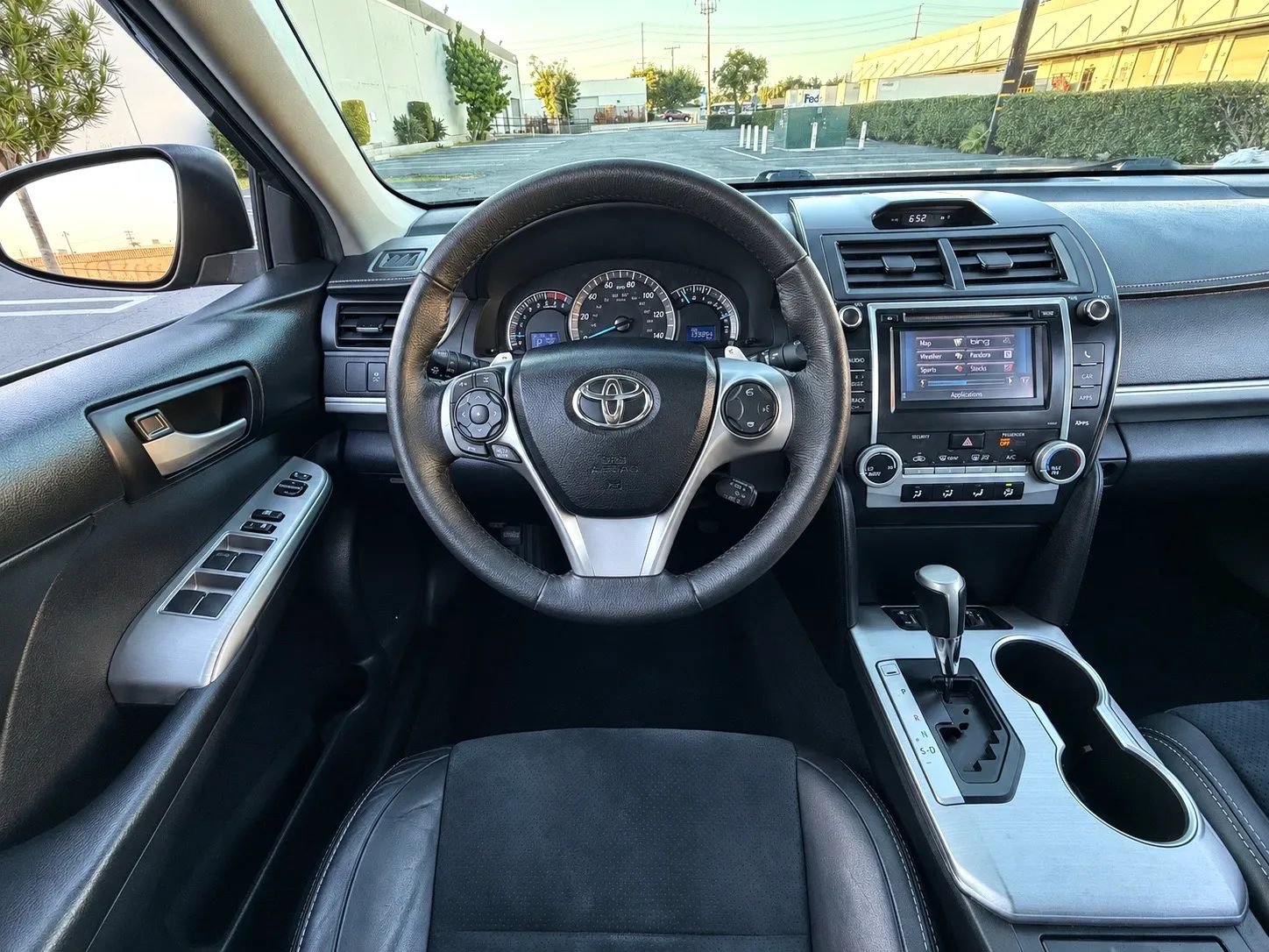 Used 2012 Toyota Camry SE w/ Leather Pkg FWD image 16