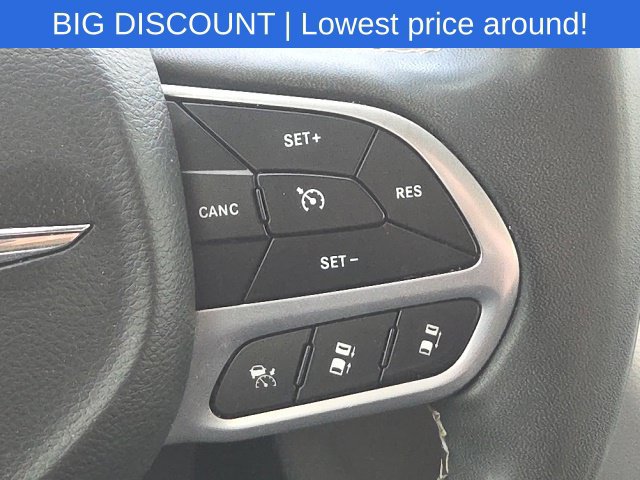 Used 2022 Chrysler Pacifica Touring-L FWD image 45