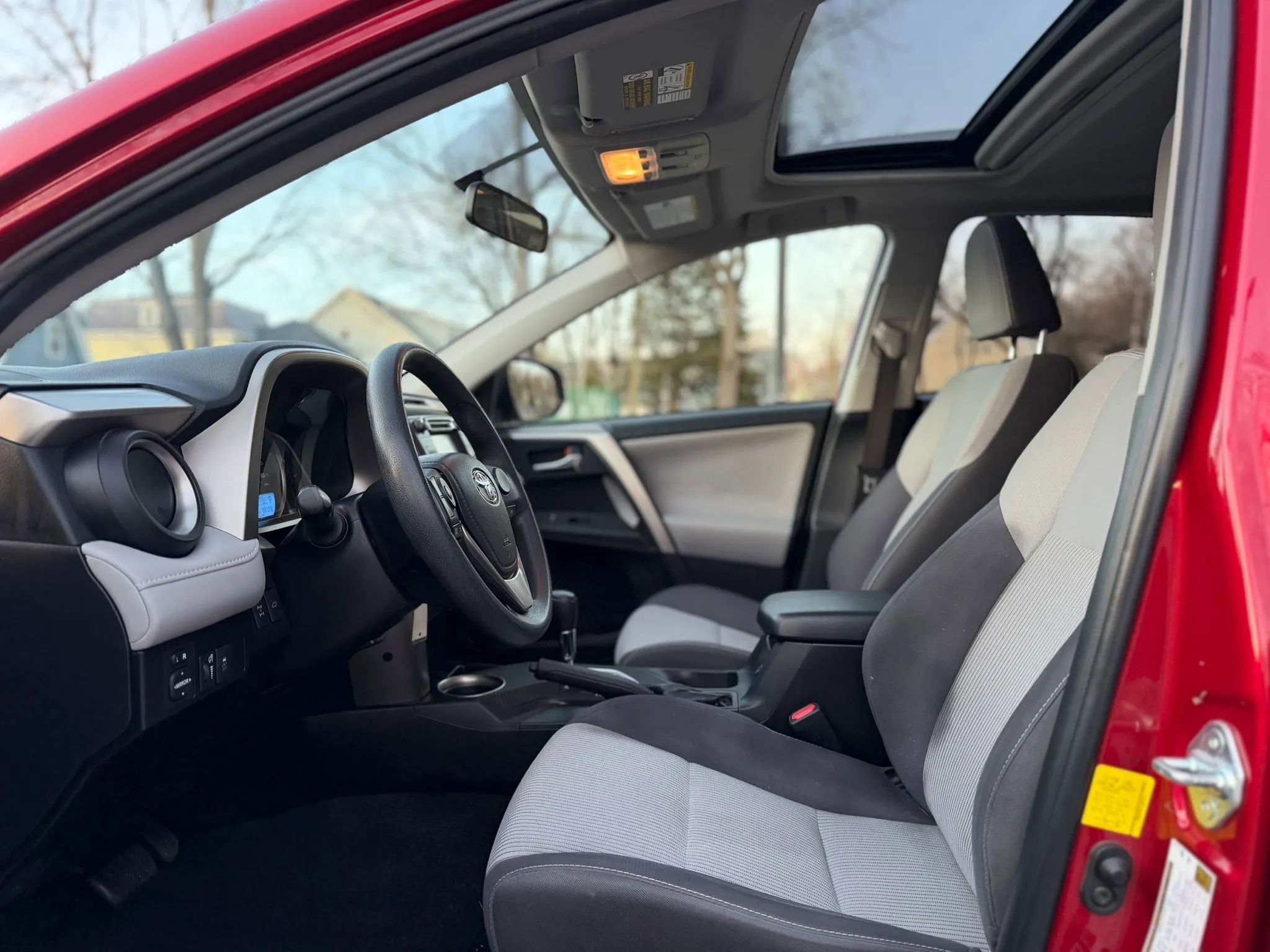 Used 2015 Toyota RAV4 XLE image 28