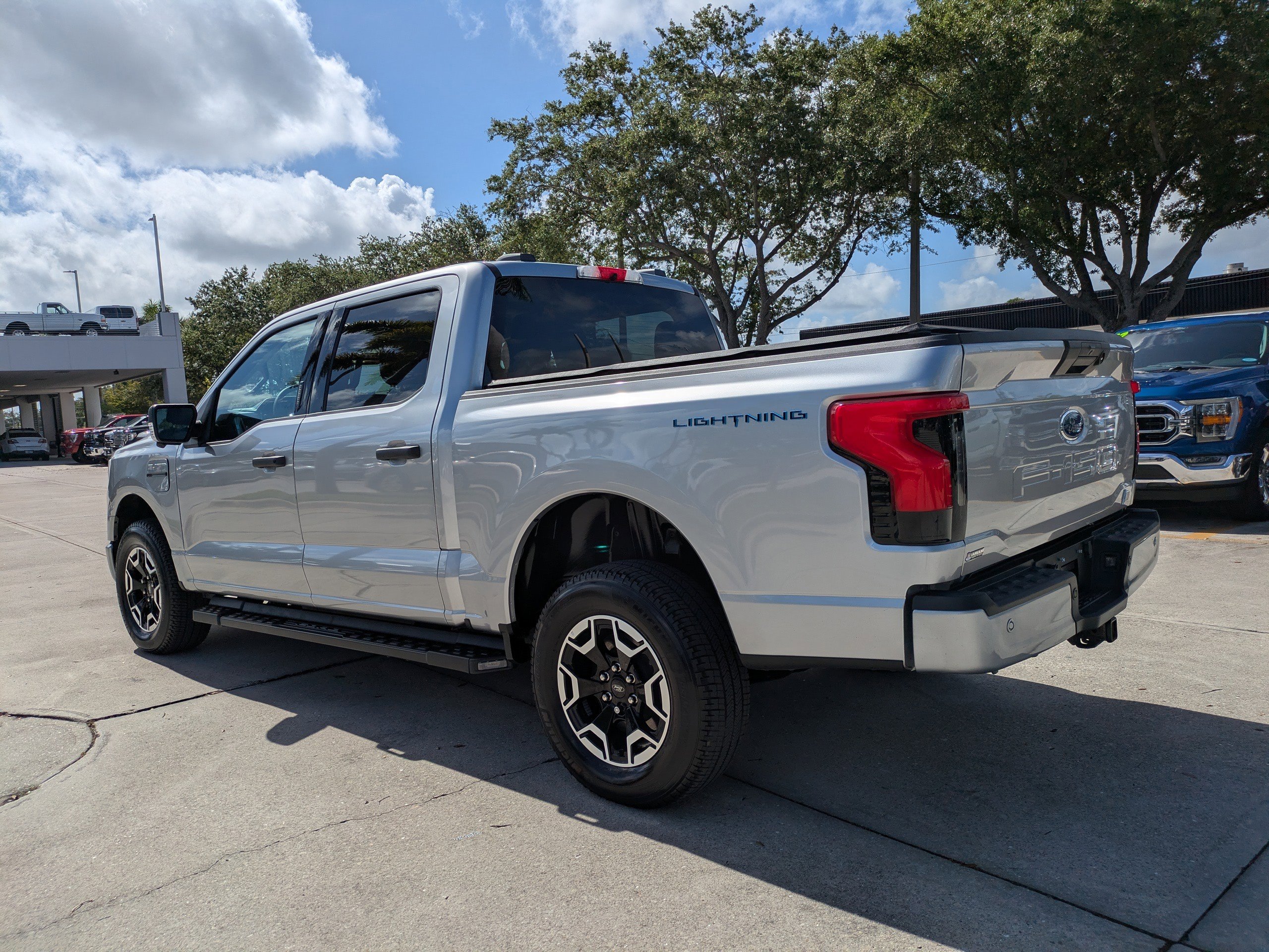 Used 2023 Ford F150 Lightning XLT AWD/4WD image 6