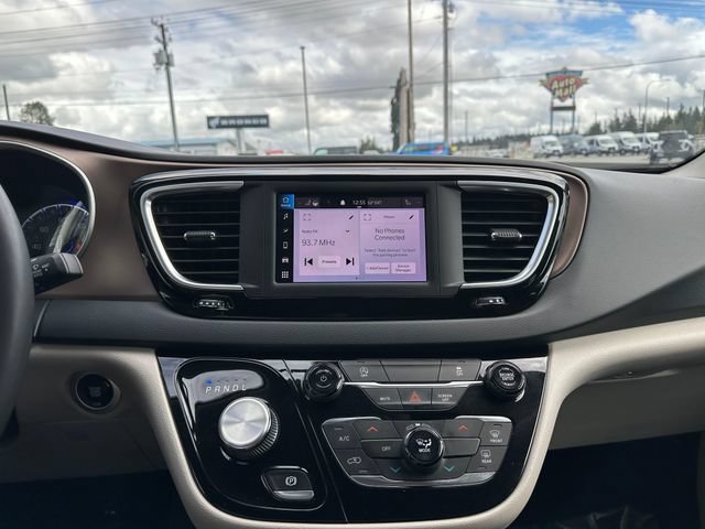 Used 2022 Chrysler Voyager LX FWD image 24
