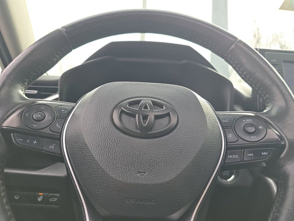 Used 2020 Toyota RAV4 XLE Premium image 27