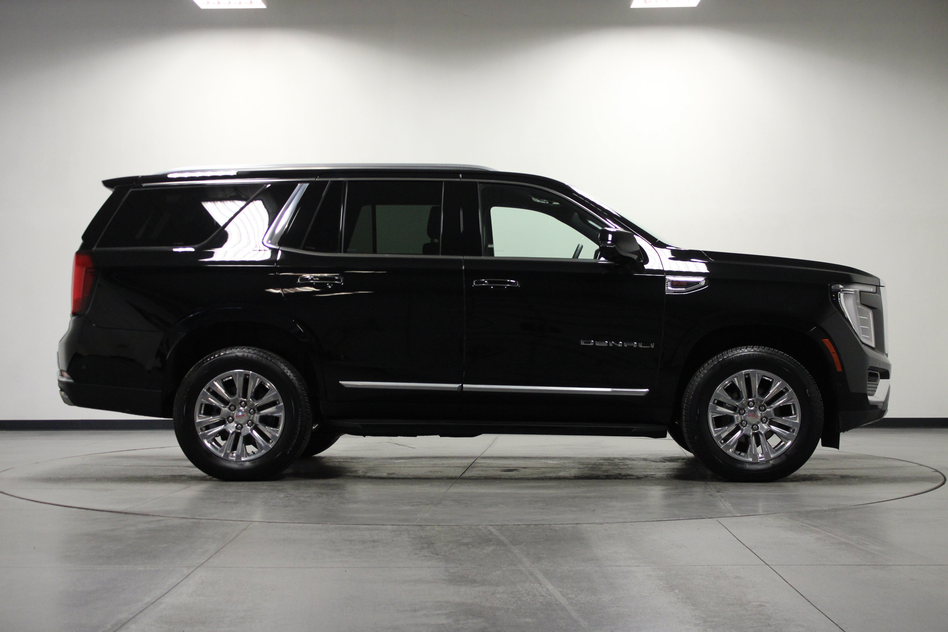 Used 2026 GMC Yukon Denali AWD/4WD image 3