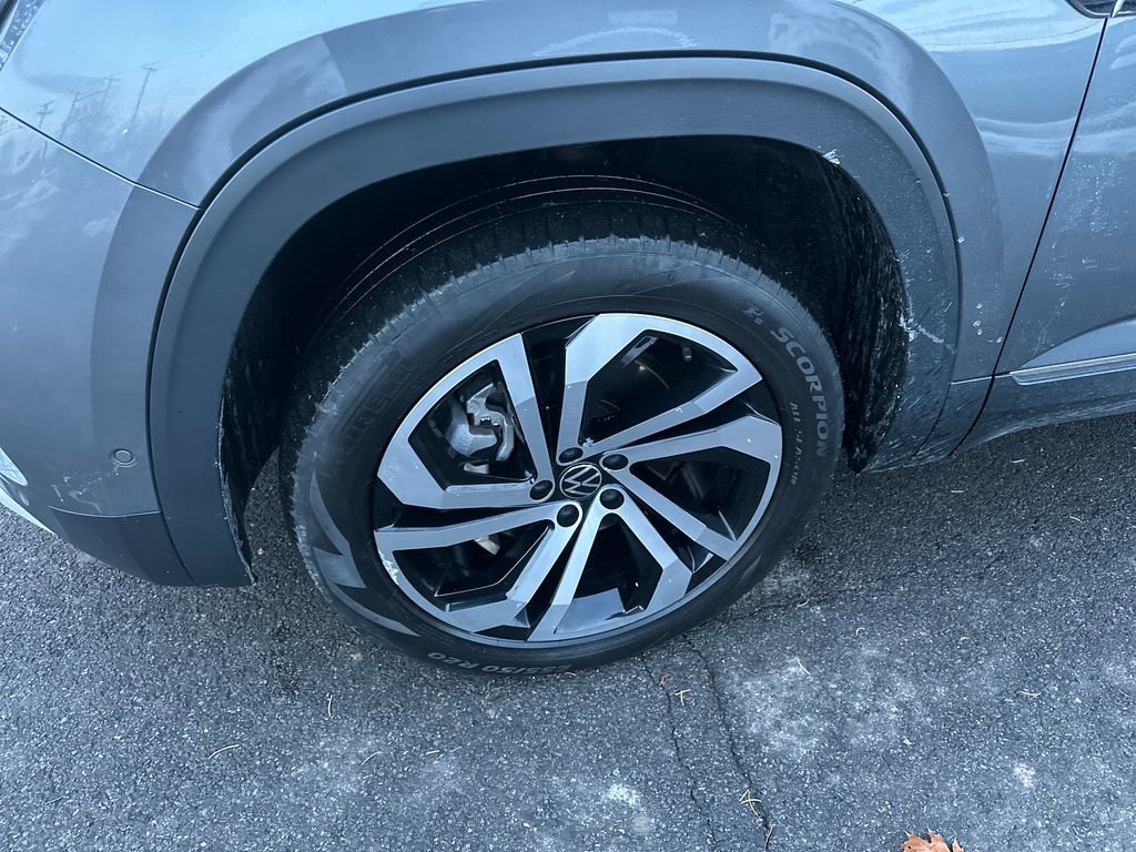 Used 2021 Volkswagen Atlas Cross Sport SEL Premium image 2