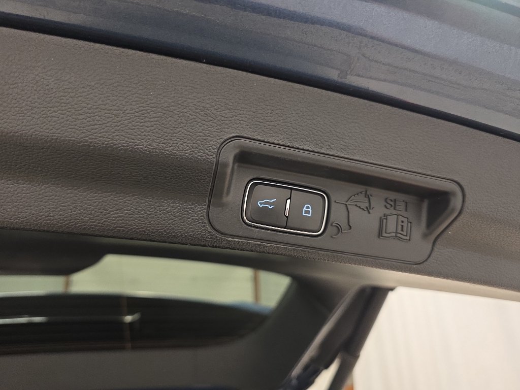 Used 2020 Ford Explorer XLT AWD/4WD image 18