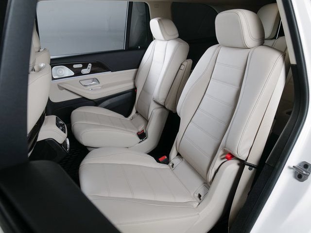 Used 2024 Mercedes-Benz GLS 580 4MATIC image 5