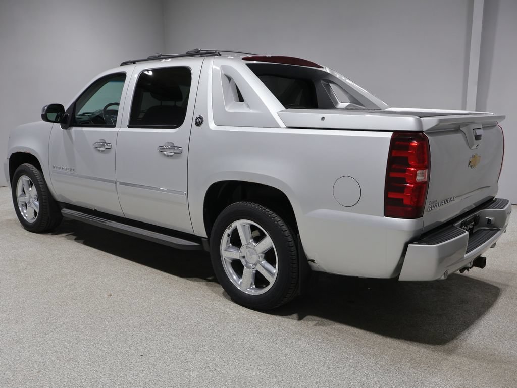 Used 2013 Chevrolet Avalanche LTZ AWD/4WD image 6