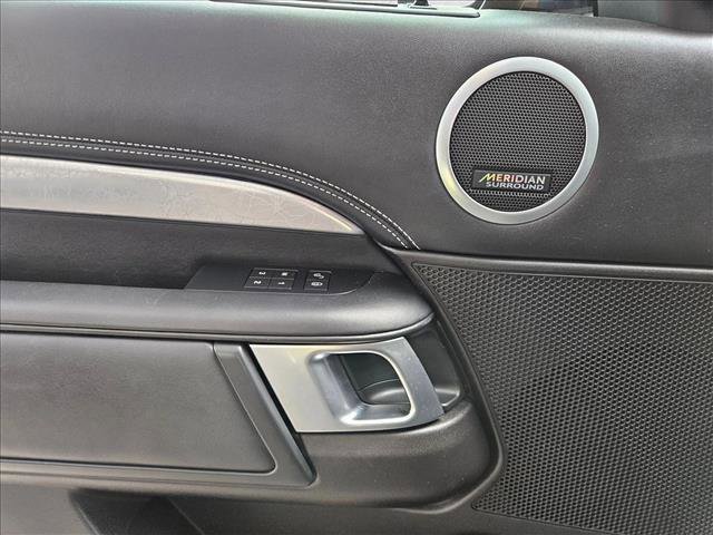 Used 2017 Land Rover Discovery First Edition image 9