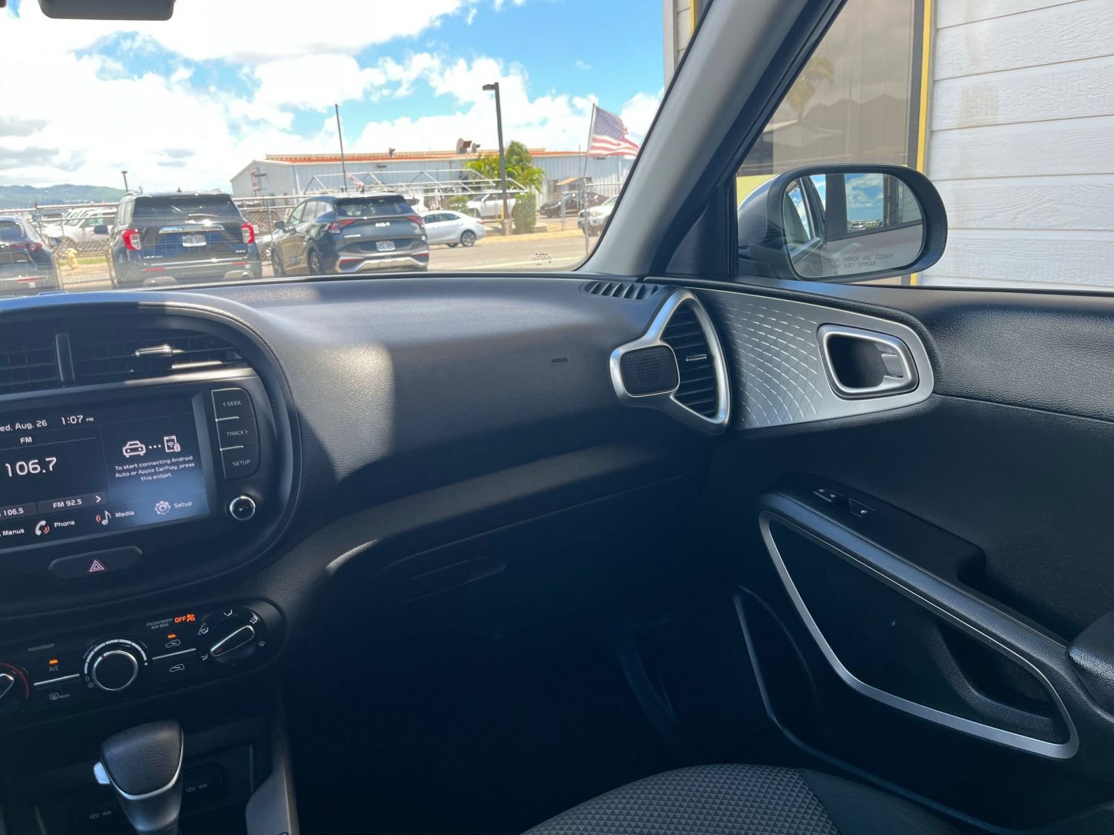 Used 2025 Kia Soul LX w/ LX Technology Package FWD image 31