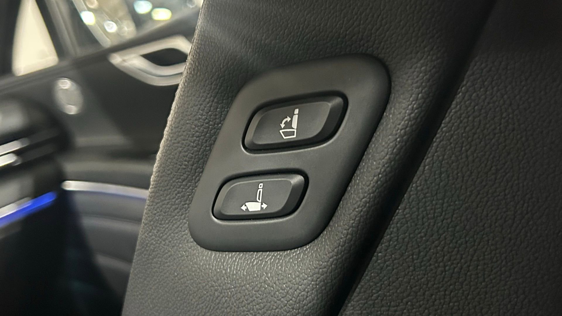Used 2025 Genesis GV80 2.5T Standard AWD/4WD image 62