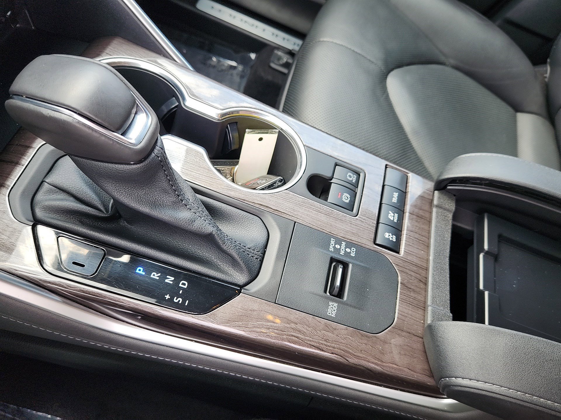 Certified 2021 Toyota Highlander Limited AWD/4WD image 17